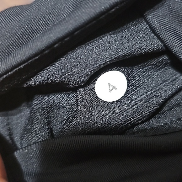 Lululemon Black Capri Leggings‎ Size 4 - Picture 3 of 4